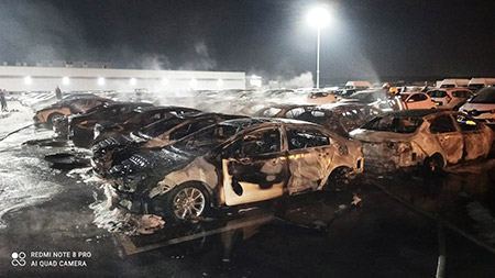 الطيرة: النيران تشتعل في معرض لبيع السيارات